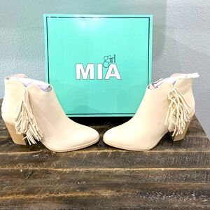 Mia Girl fringe boots in bone. Super cute!! Brand new, never worn in …